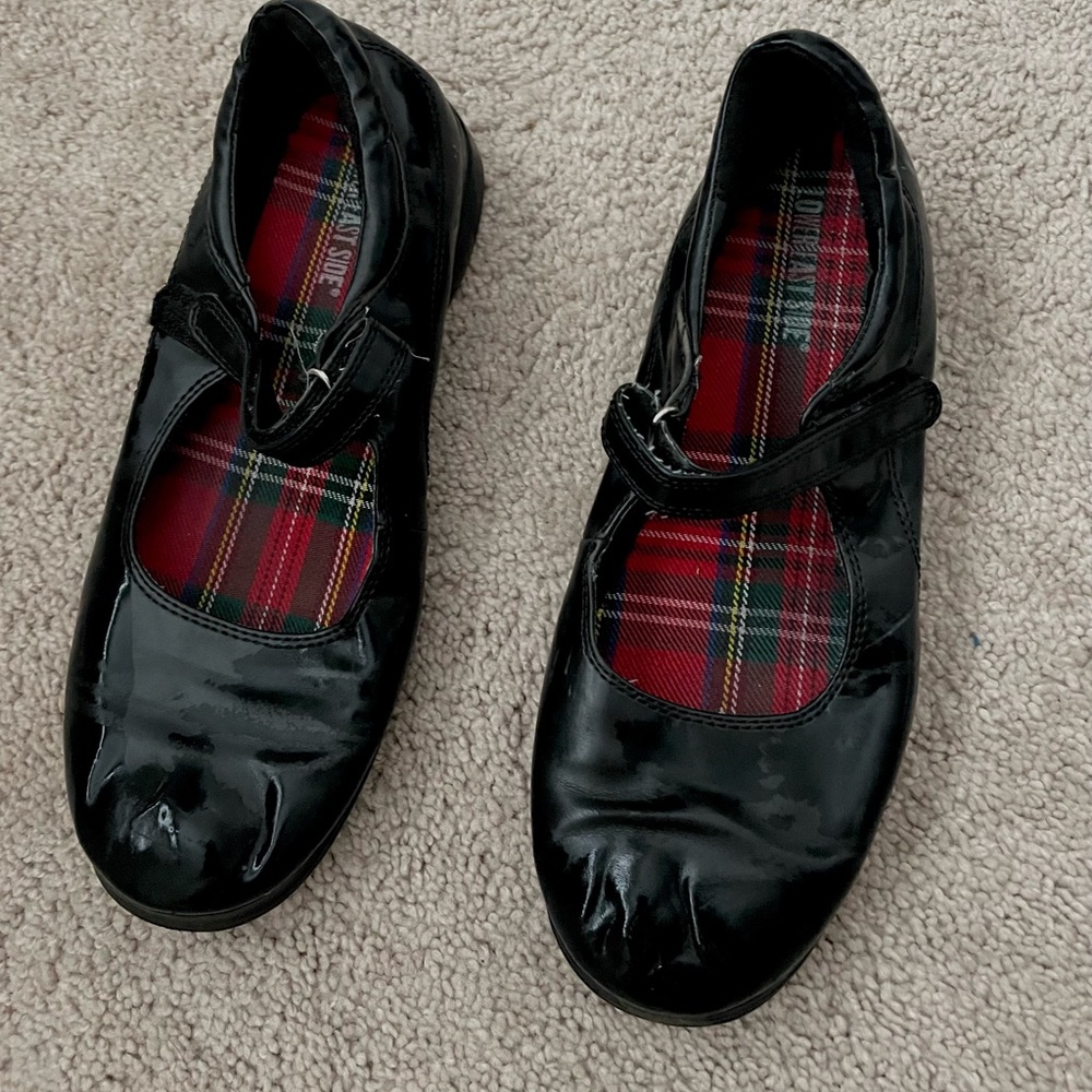 Doll style black shoes